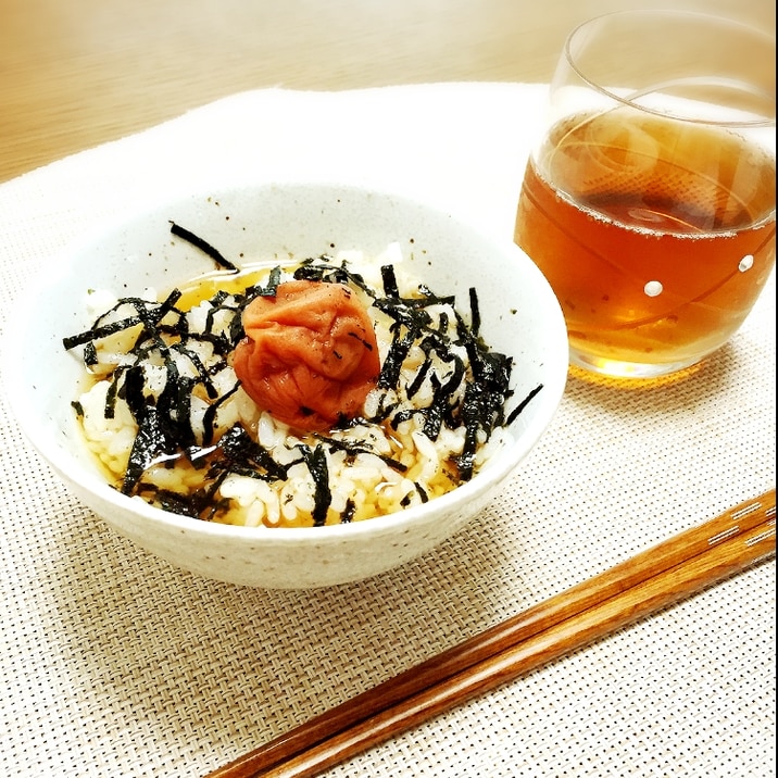 簡単 梅茶漬け 3分で出来る レシピ 作り方 By Kanami 楽天レシピ